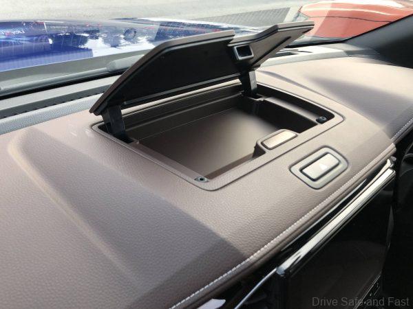 Isuzu D-MAX X-Terrain 3.0L Diesel 4x4 Test Drive Review_dashboard top