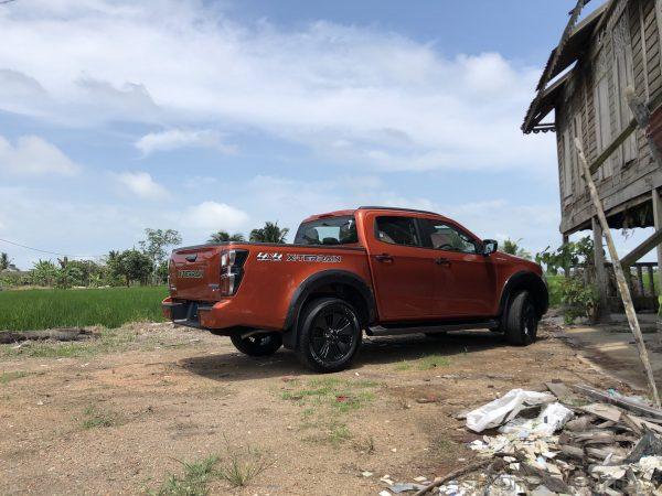 Isuzu D-MAX X-Terrain 3.0L Diesel 4x4_side view