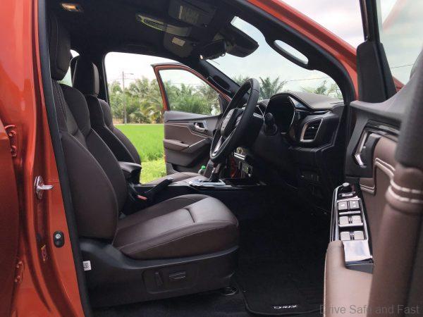 Isuzu D-MAX X-Terrain 3.0L Diesel 4x4_front seats