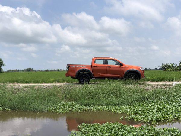 Isuzu D-MAX X-Terrain 3.0L Diesel 4x4_village setting