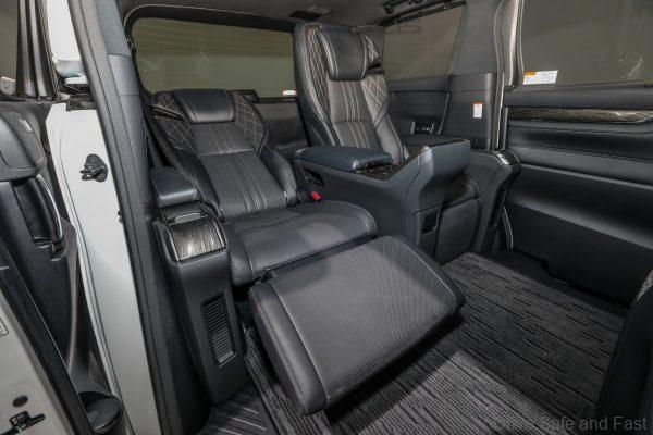 2021 Lexus LM 350 VIP Lounge Seats