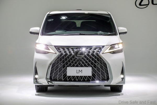 2021 Lexus LM 350 spindle grille
