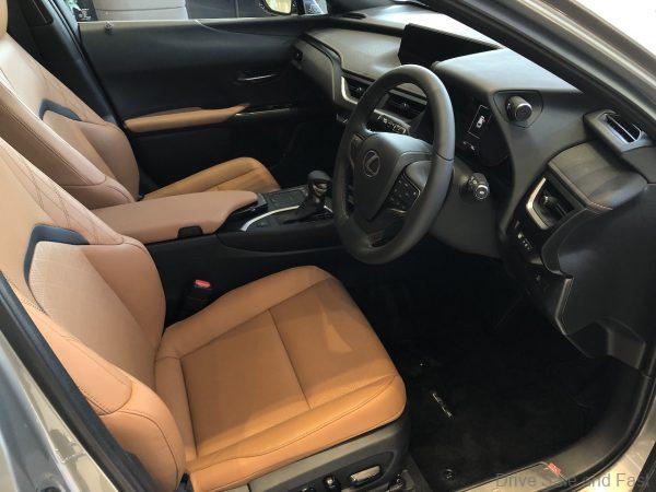 Lexus UX_2021_front seats