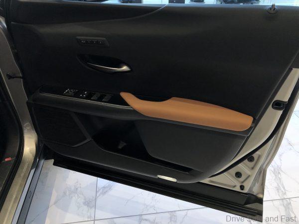 Lexus UX_2021_leather