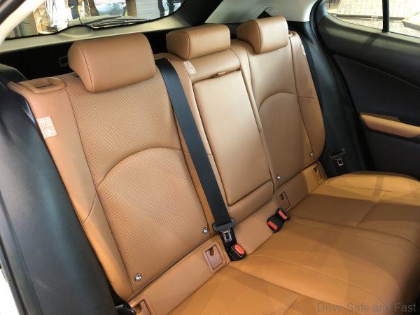 Lexus UX_2021_rear seats