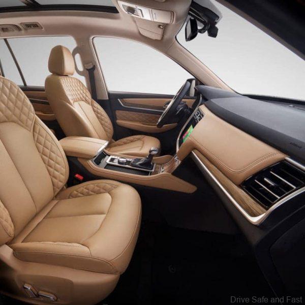 2019 MG RX8 cabin interior dashboard