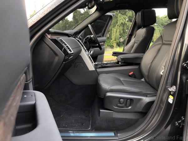 Land Rover Discovery TD6 HSE_front seats