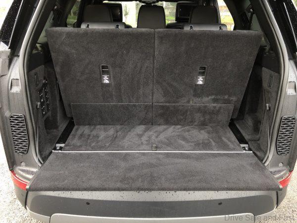Land Rover Discovery TD6 HSE_rear seats up