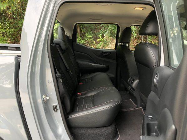 Nissan Navara PRO-4X_rear seat