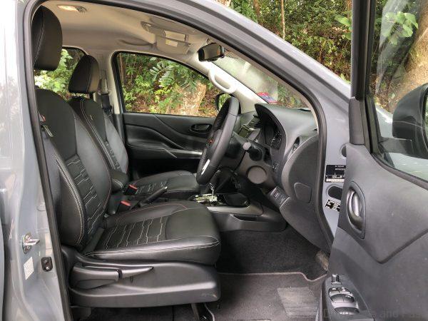 Nissan Navara PRO-4X_front seat