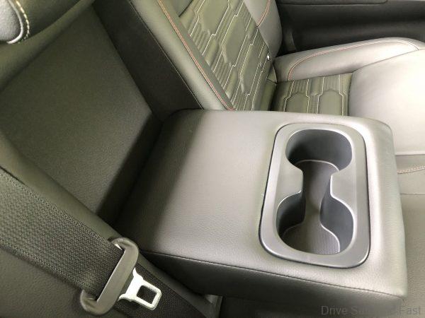 Nissan Navara PRO-4X_rear cupholders