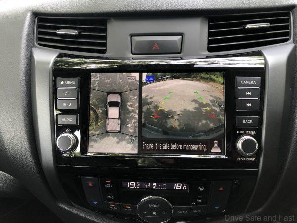Nissan Navara PRO-4X_reverse parking