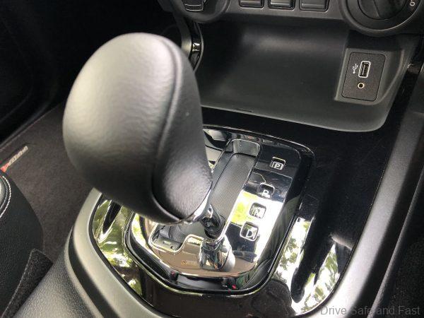 Nissan Navara PRO-4X_gearlever