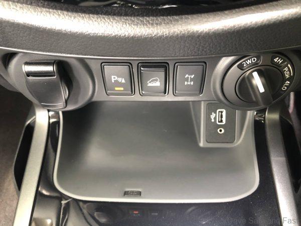 Nissan Navara PRO-4X_drive selector
