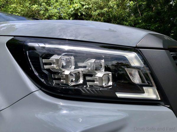 Nissan Navara PRO-4X_headlamp