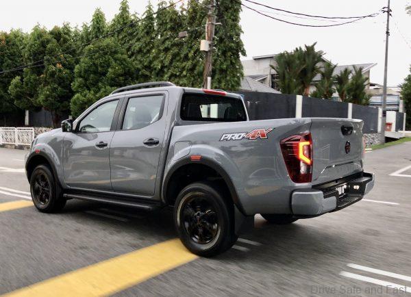 Nissan Navara PRO-4X_rear deck