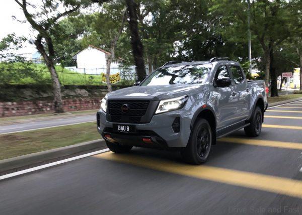Nissan Navara PRO-4X_front