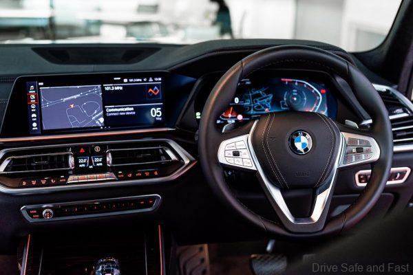 BMW X7 xDrive40i dashboard