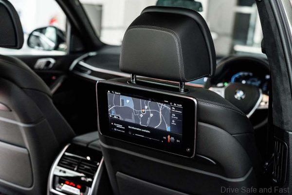 BMW X7 xDrive40i rear entertainment