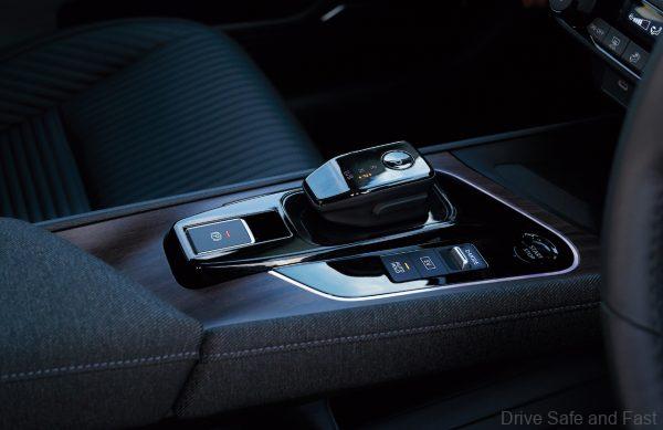 centre console of the Nissan Note Aura