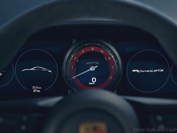 Porsche 911 GTS speedometer