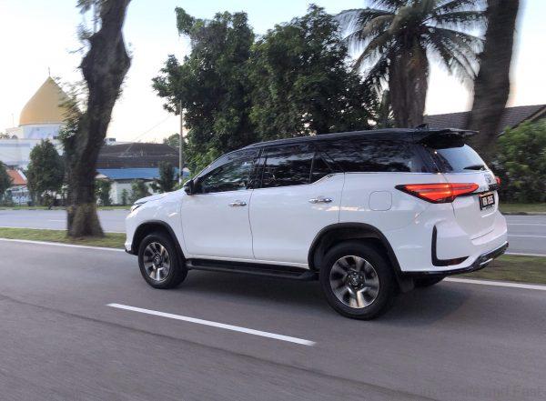 Toyota Fortuner 2.7 SRZ 4x4_rear