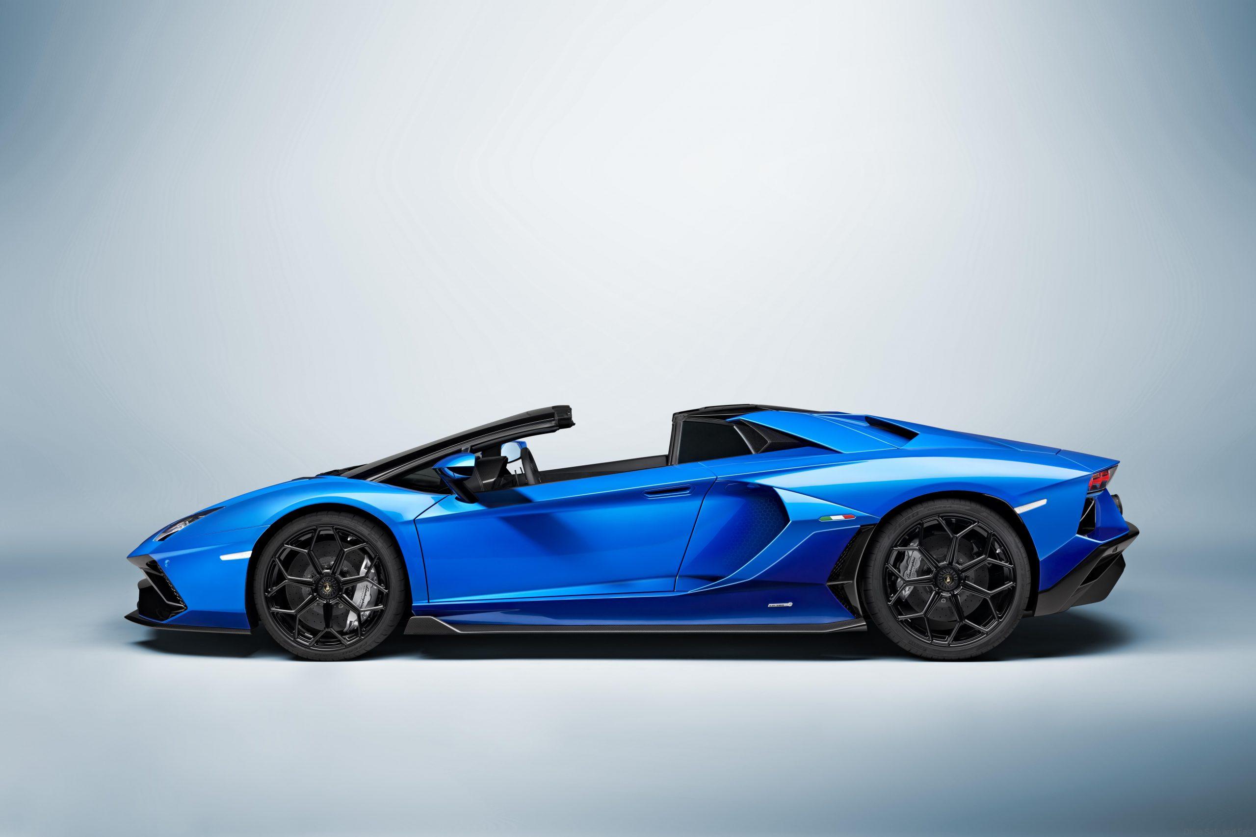 Lamborghini Aventador Ultimae roadster studio side