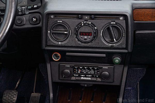 BMW 5 Series_E12_Classic Car radio