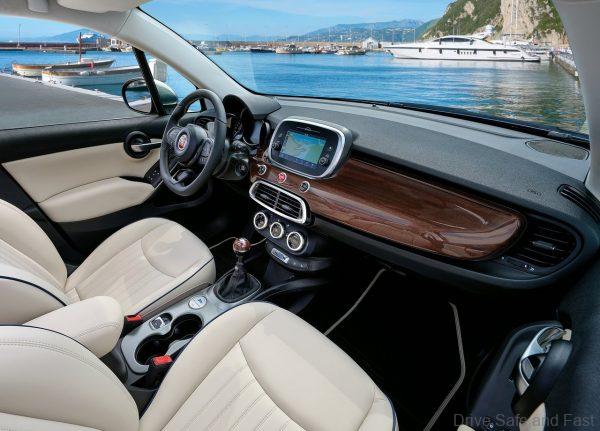 Fiat 500X Yachting interior
