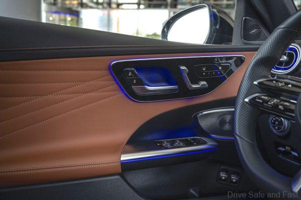 Mercedes-Benz C-Class W206_power seat adjustment