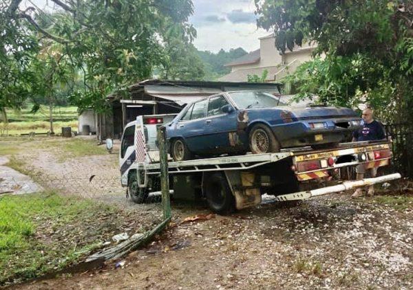 Mitsubishi Starion 4 Door Sedan_towed