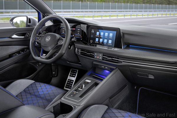 Volkswagen Golf R Estate_dashboard