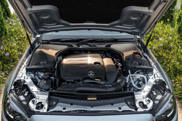 Mercedes-Benz E-Class Coupe_engine