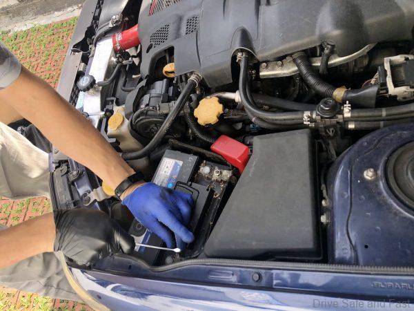 car battery delivery service removing old battery