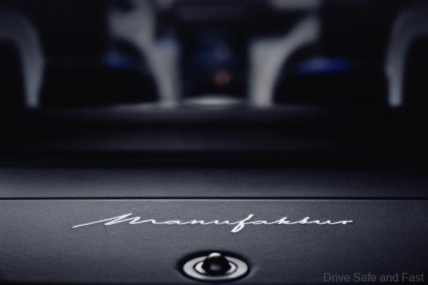 manufaktur logo Mercedes-Benz S 580 e MANUFAKTUR, exterior MANUFAKTUR vintageblue, interior MANUFAKTUR deep white/black