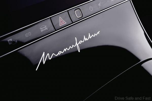 logo Mercedes-Benz S 580 e MANUFAKTUR, exterior MANUFAKTUR vintageblue, interior MANUFAKTUR deep white/black