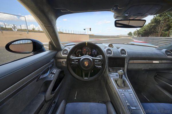 Porsche 718 Cayman GT4 RS interior