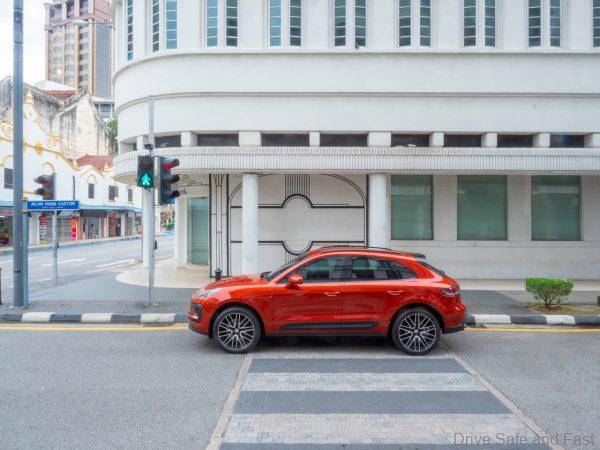 Porsche Macan Exterior side view