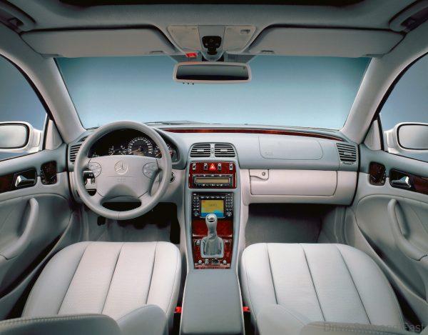 Mercedes-Benz CLK from the 208 model series. The series made its world premiere in January 1997 at the North American International Auto Show (NAIAS) in Detroit. View of the interior. Photograph from 1999. (Photo index number in the Mercedes-Benz Classic archive: A99F3118)