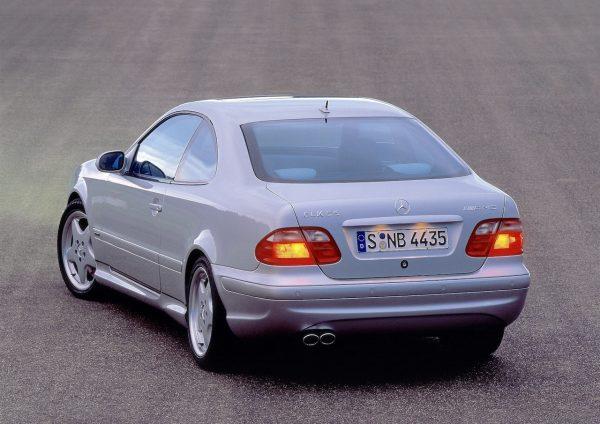 Mercedes-Benz CLK 55 AMG from the 208 model series. The series made its world premiere in January 1997 at the North American International Auto Show (NAIAS) in Detroit. Driving shot, view from the rear left. Photograph from 1999. (Photo index number in the Mercedes-Benz Classic archive: A99F4300)