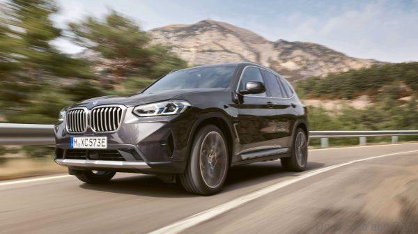 BMW X3 facelift in motion