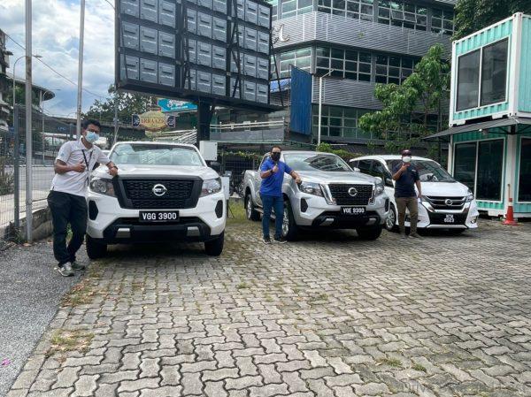 Nissan Navara vehicles for Mercy Malaysia flood relief