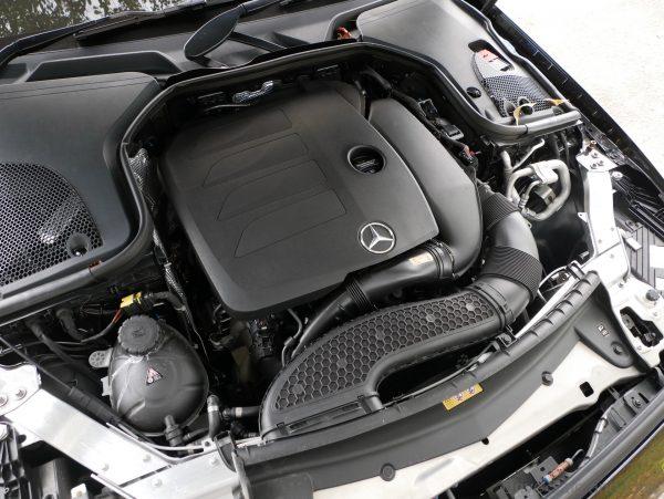 Mercedes-Benz E300 AMG Line engine
