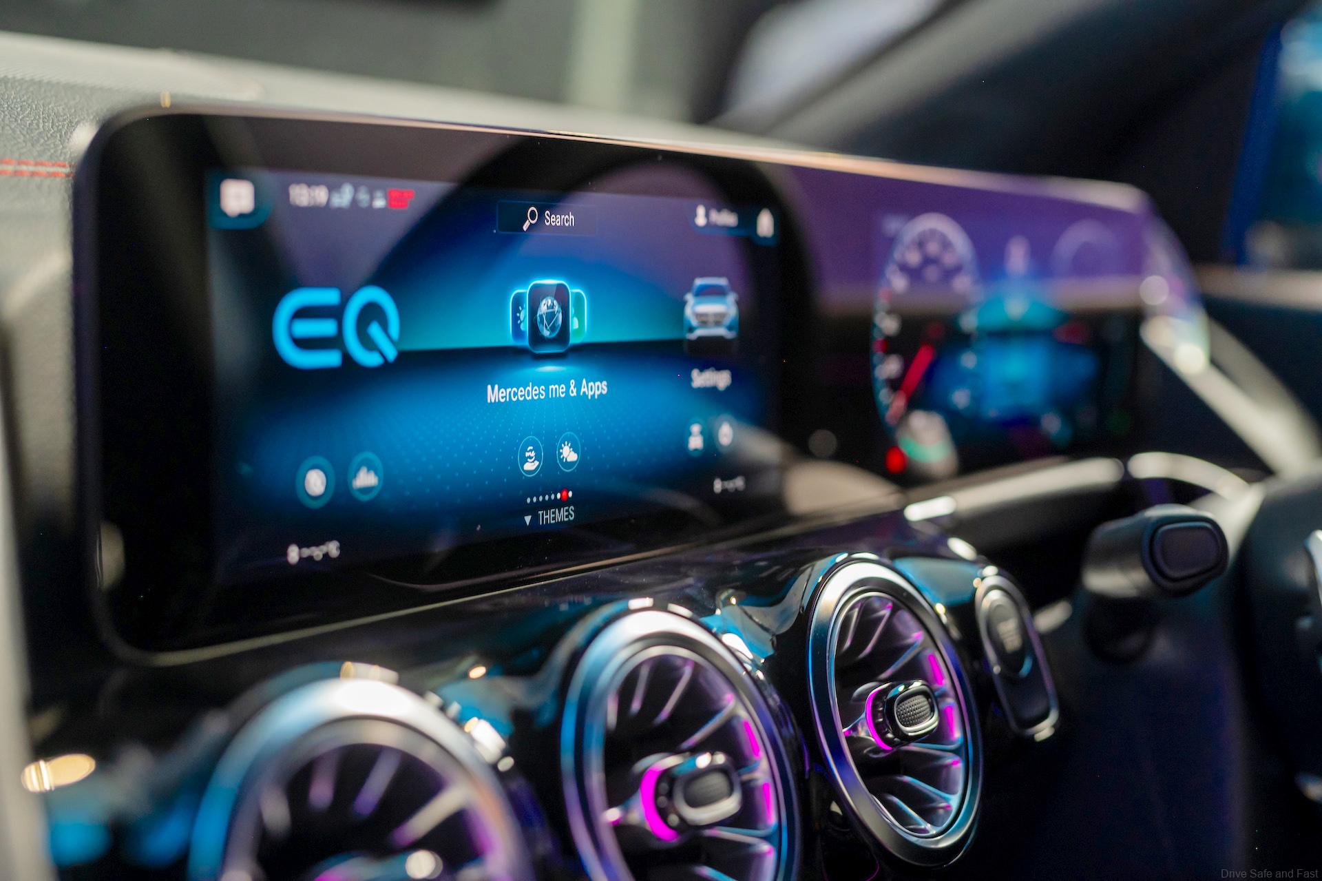 Mercedes-Benz Notes Gets RM350Million From OUB And HSBC