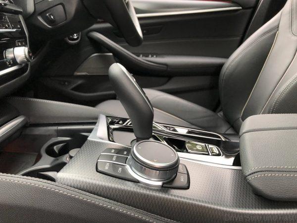 BMW 530i M-Sport gear shift