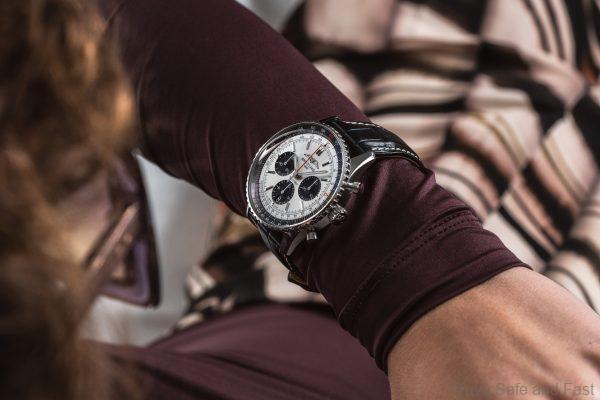 Breitling Navitimer B01 Chronograph 43_silver-colored dial and black alligator leather strap_Ref. AB0138241G1P1_RGB