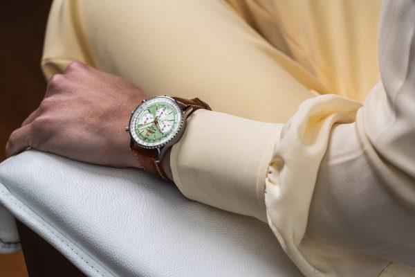 Breitling Navitimer B01 Chronograph 41_mint-green dial and gold-brown alligator leather strap_Ref. AB0139211L1P1_RGB