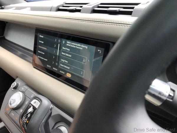 Land Rover Defender P400 infotainment