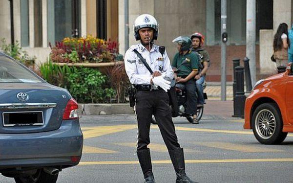 Tougher Punishment For Driving On Emergency Lane & 4 Other Offences This Raya