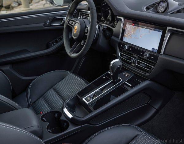 Porsche Macan T dashboard